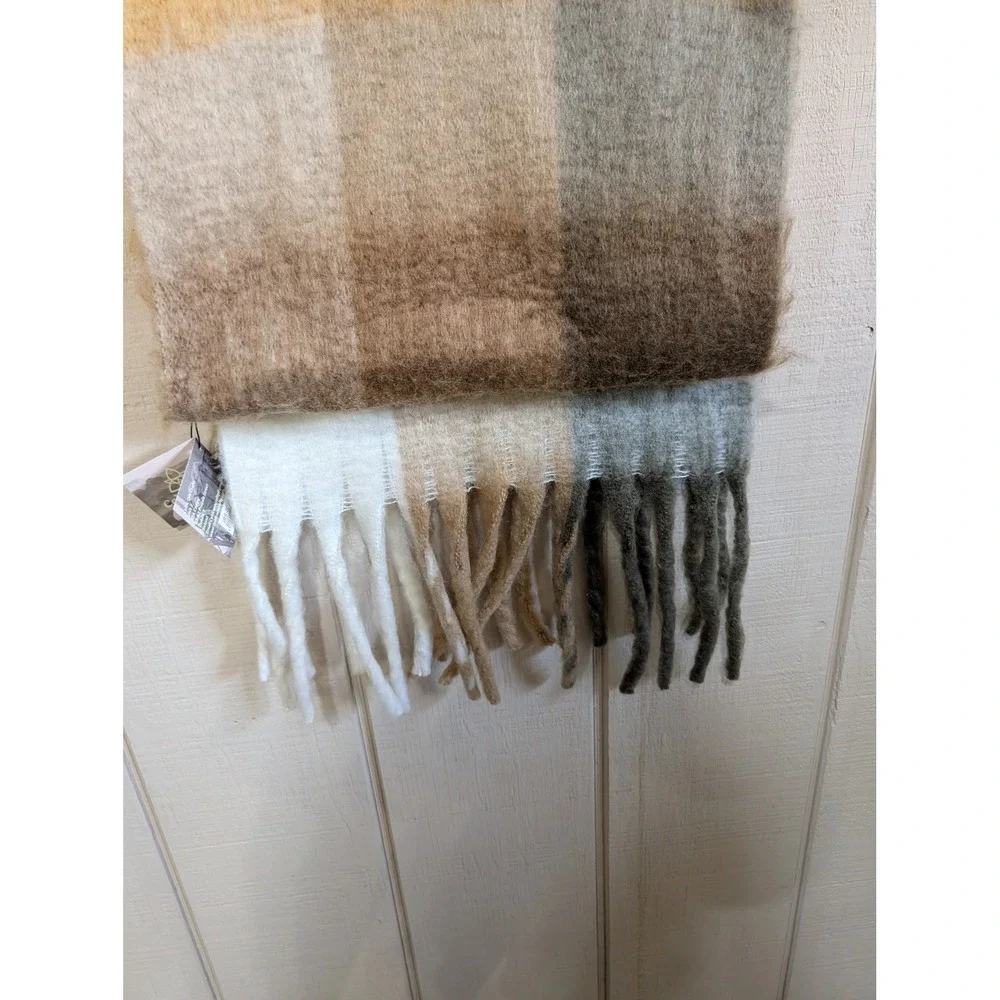 Celtic Ore Knitwear‎ Irish Wool Blend Plaid Scarf Mustard Taupe Fringe  Ireland